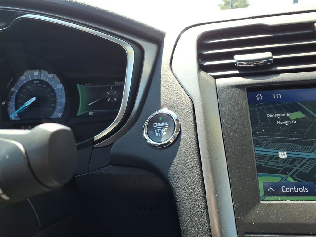 Certified 2020 Ford Fusion SE FWD image 22