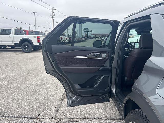 Certified 2025 Ford Explorer Platinum w/ LUX Leather Package image 16