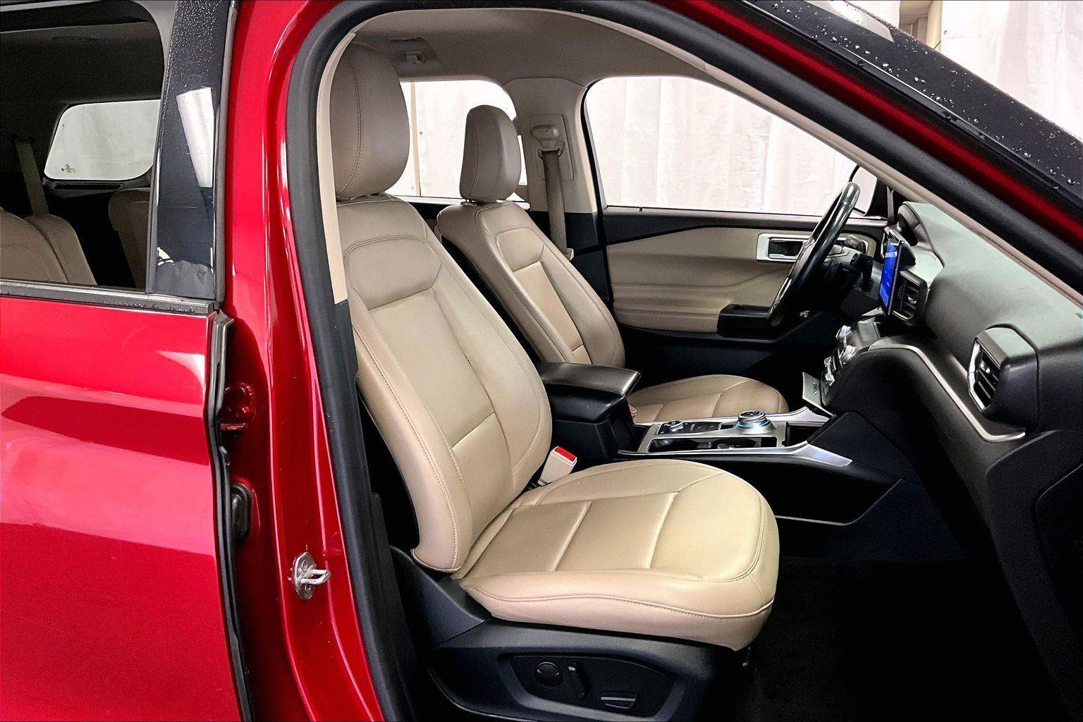 Certified 2020 Ford Explorer XLT w/ Equipment Group 202A image 7