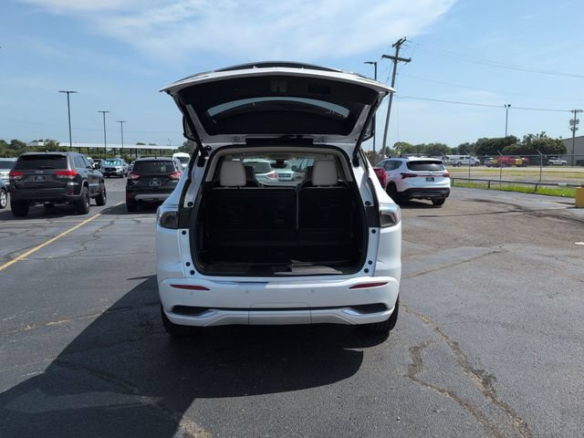 Used 2022 Buick Enclave Avenir w/ Avenir Technology Package FWD image 7
