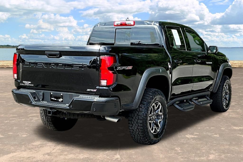 Used 2025 Chevrolet Colorado ZR2 w/ Technology Package AWD/4WD image 8