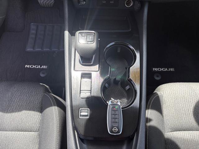 Used 2025 Nissan Rogue SV FWD image 22