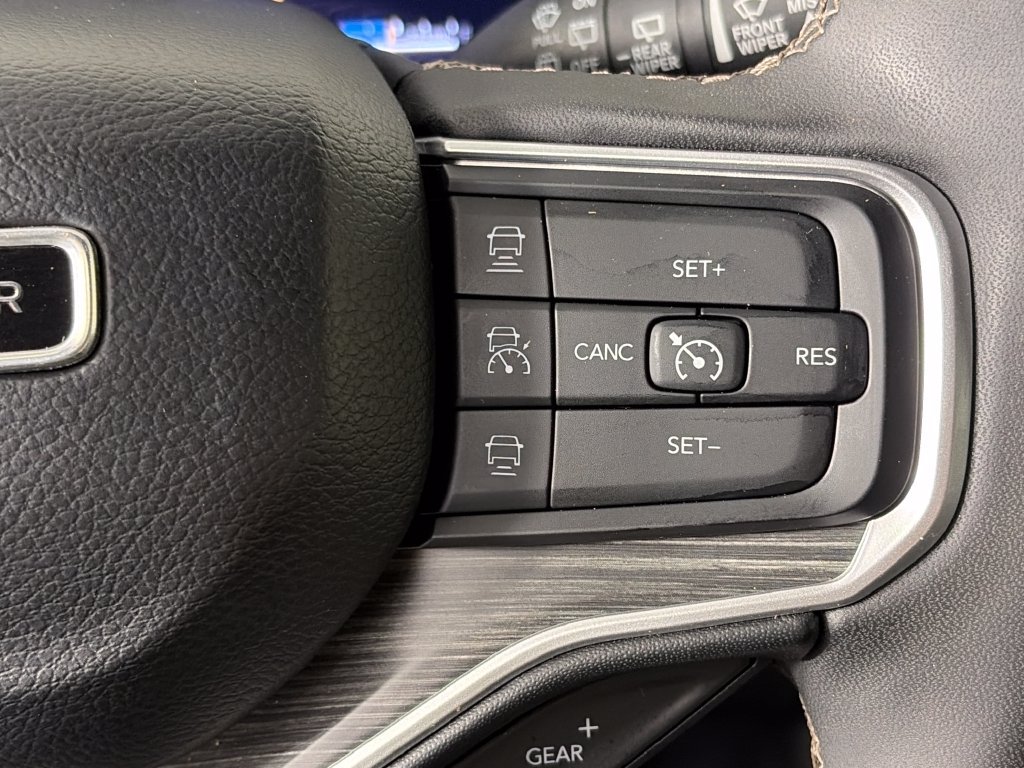 Used 2024 Jeep Wagoneer L Series II AWD/4WD image 18