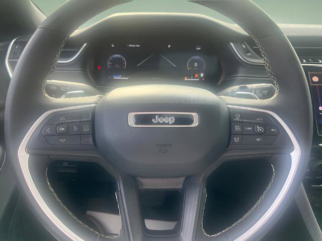 Used 2023 Jeep Grand Cherokee Altitude AWD/4WD image 13
