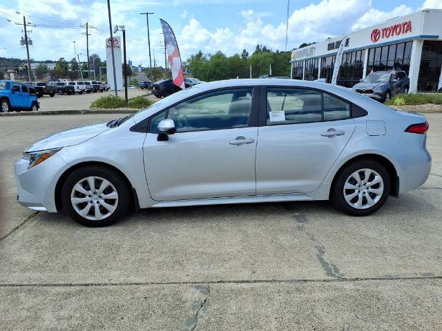 Used 2026 Toyota Corolla LE FWD image 2