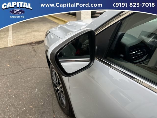 Certified 2025 Ford Escape SE w/ PHEV Premium Package image 12