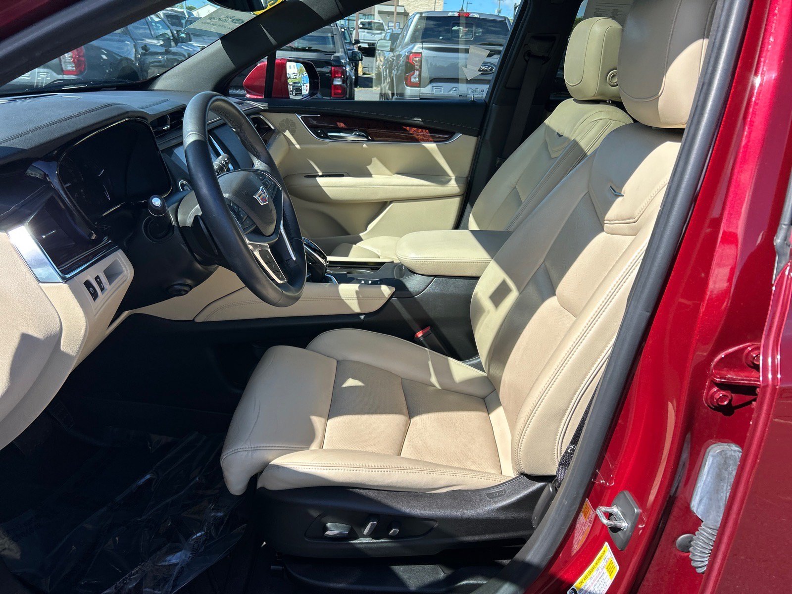 Used 2017 Cadillac XT5 Luxury w/ Driver Awareness Package AWD/4WD image 7