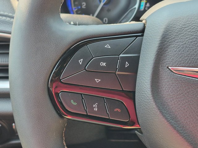 Used 2025 Chrysler Pacifica Limited FWD image 19