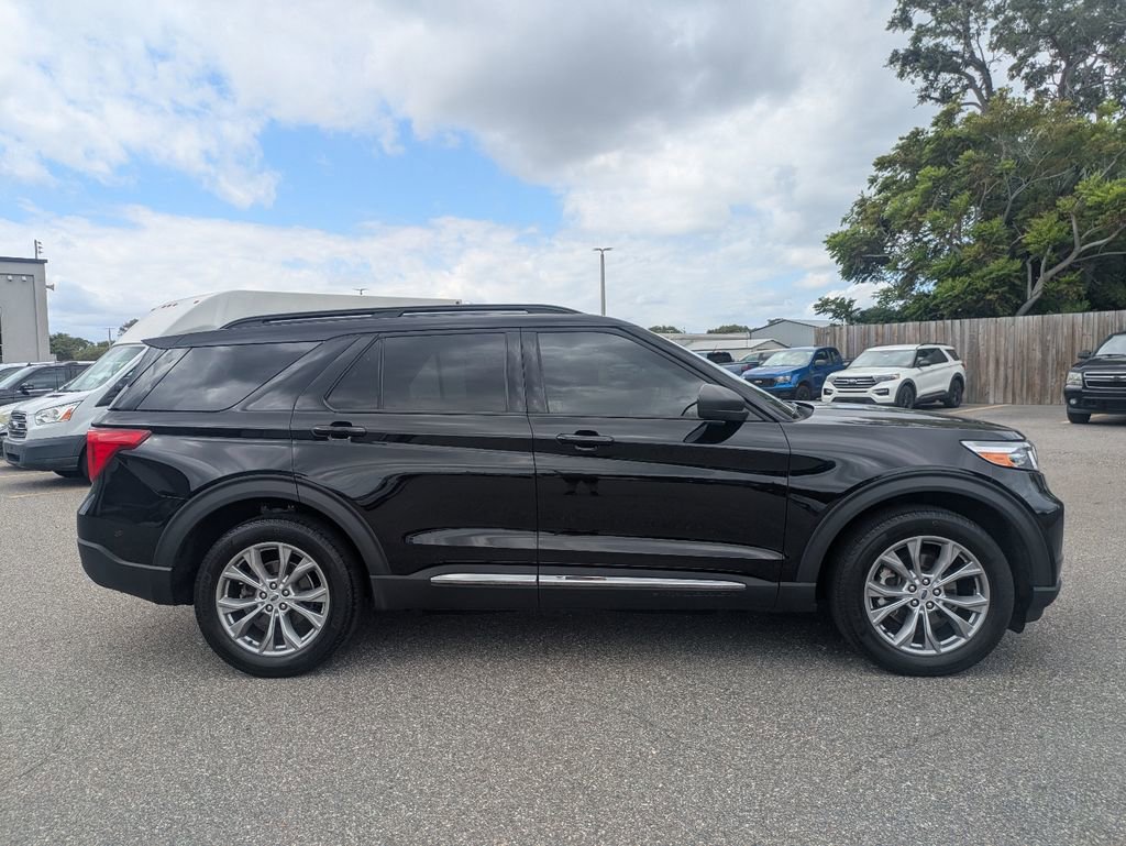 Certified 2023 Ford Explorer XLT w/ Equipment Group 202A AWD/4WD image 5