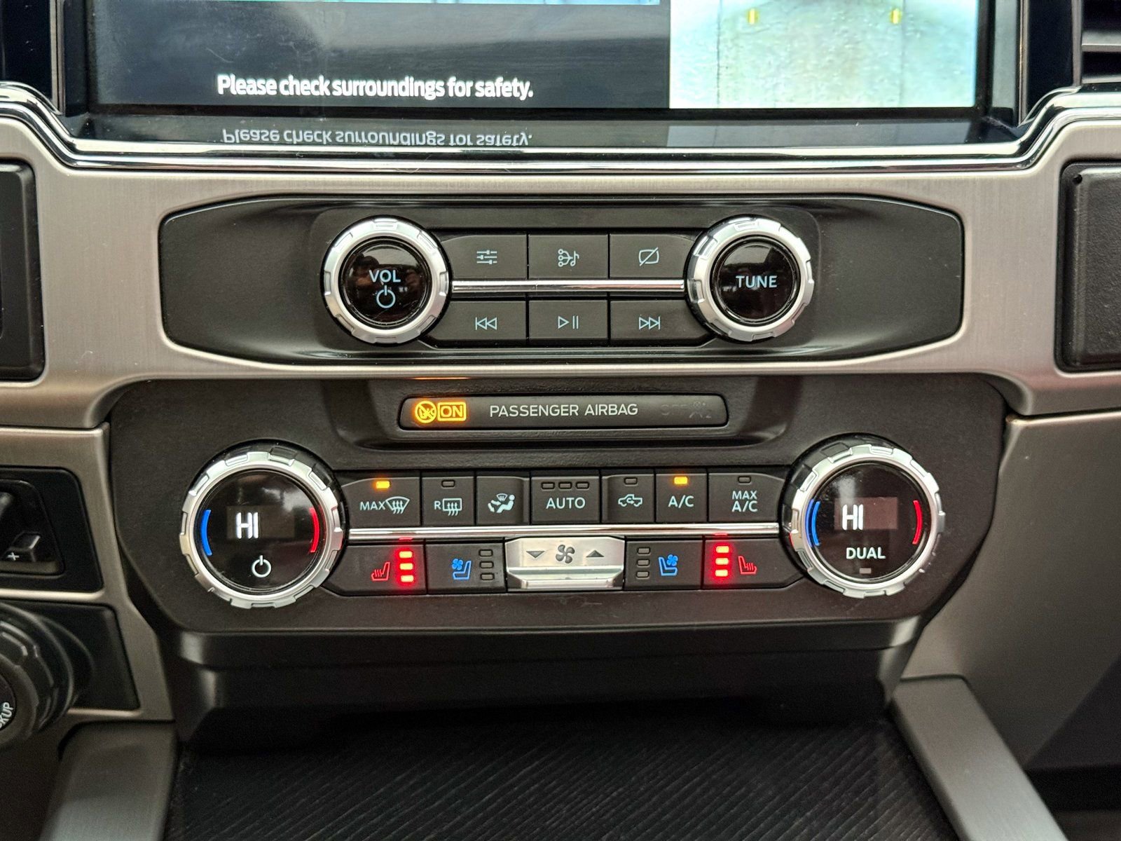 Certified 2022 Ford F350 Platinum w/ Tremor Off-Road Package image 29