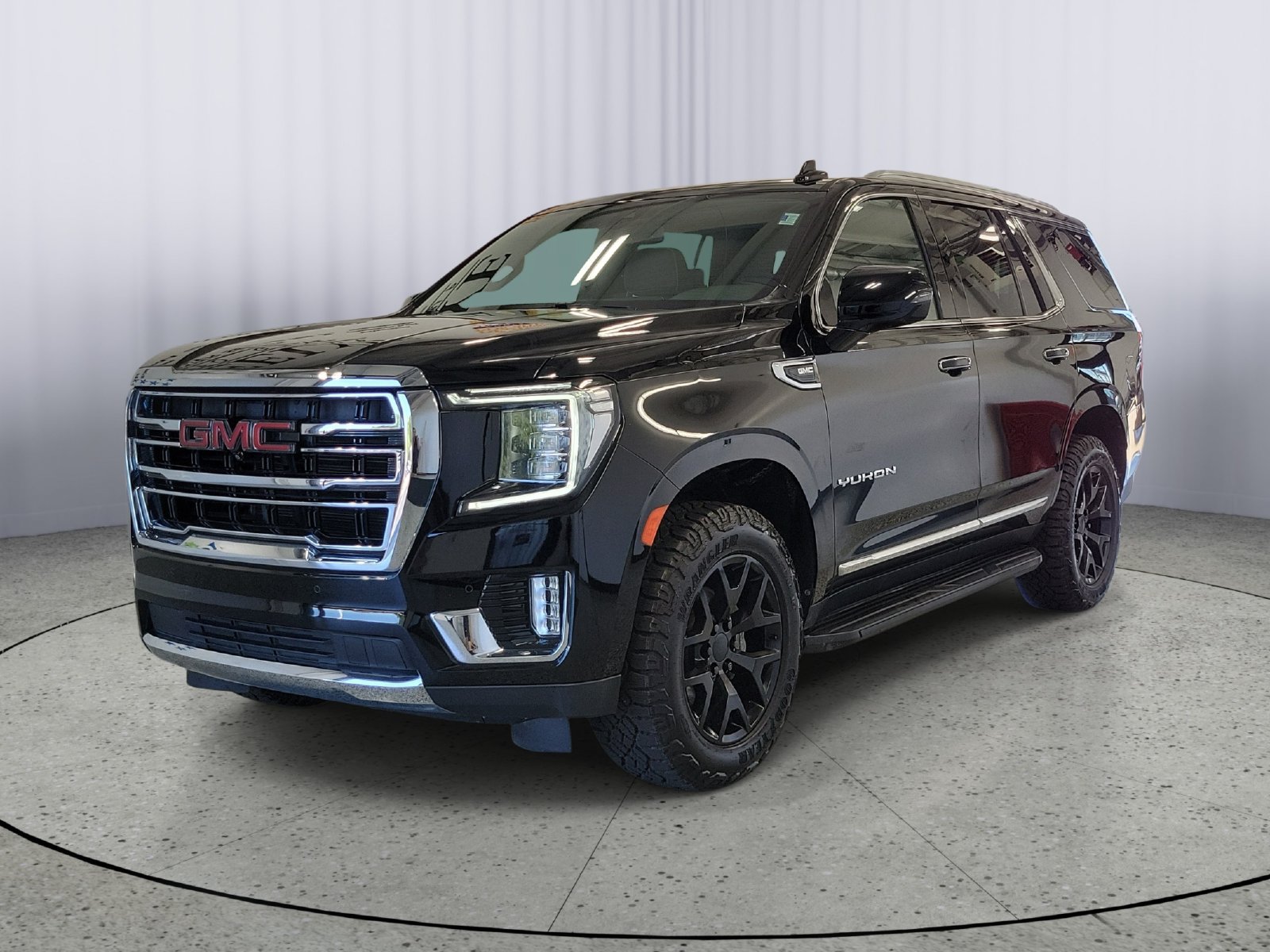 Used 2021 GMC Yukon SLT w/ Rear Media and Nav Package AWD/4WD image 4