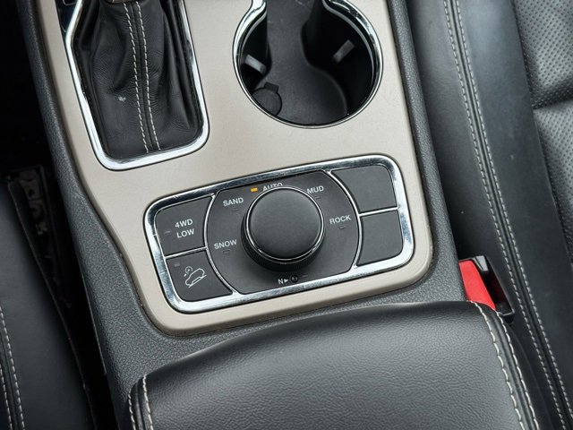 Used 2017 Jeep Grand Cherokee Limited w/ Luxury Group II image 18