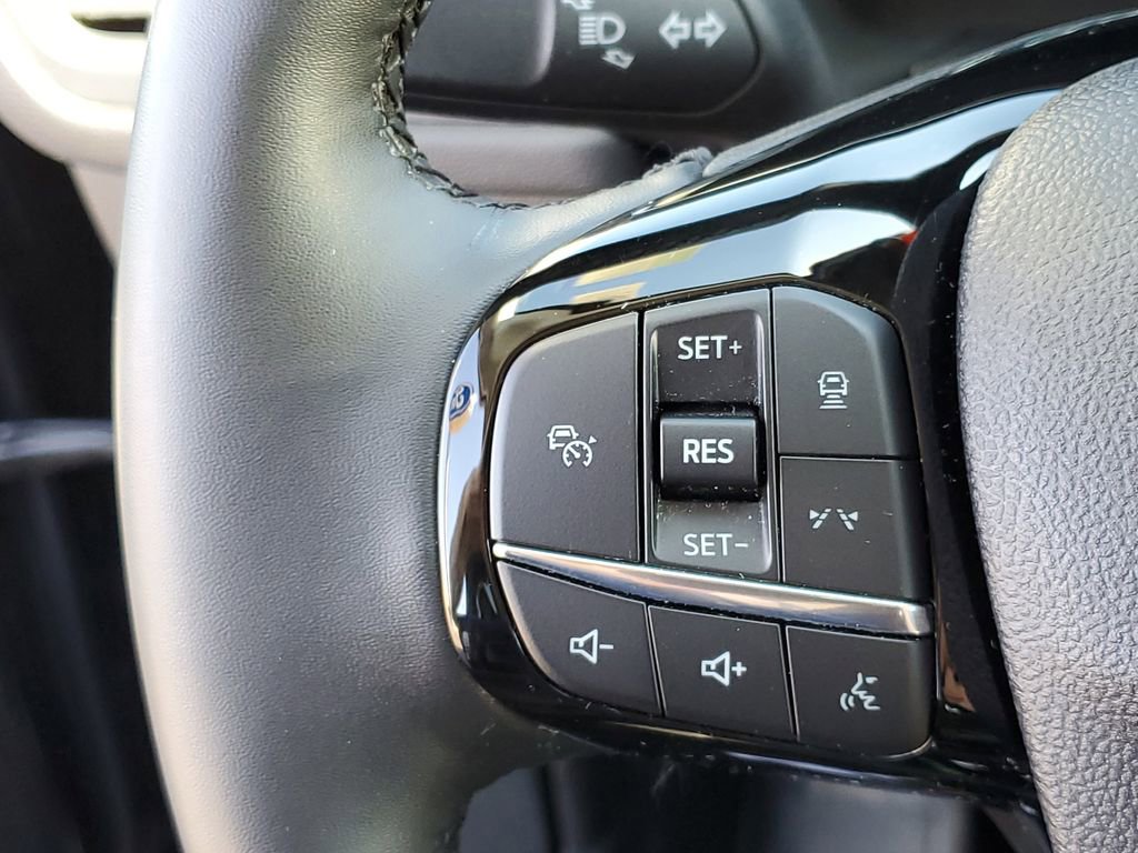 Certified 2025 Ford Escape Platinum AWD/4WD image 16