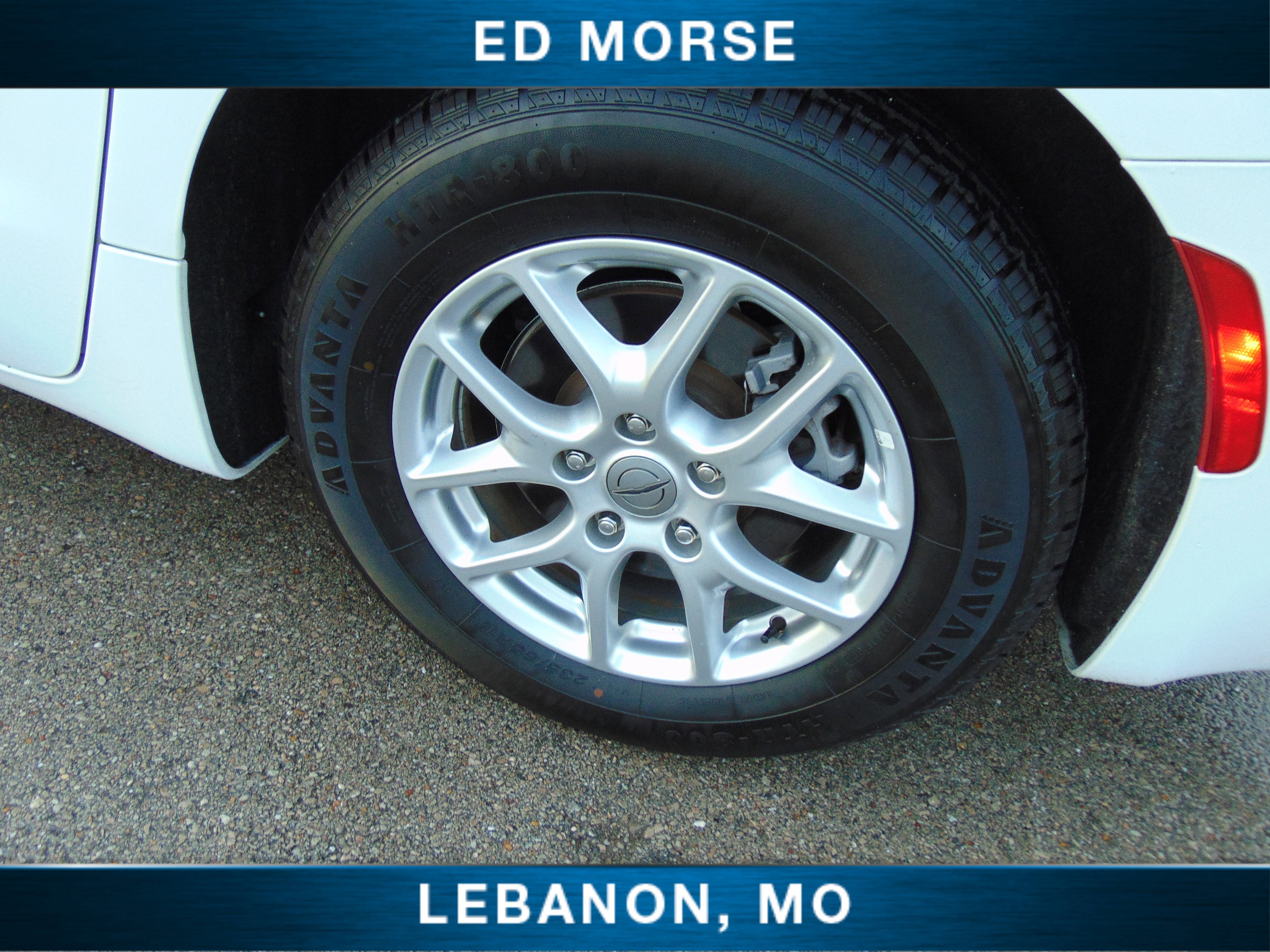 Used 2023 Chrysler Pacifica Touring-L image 9