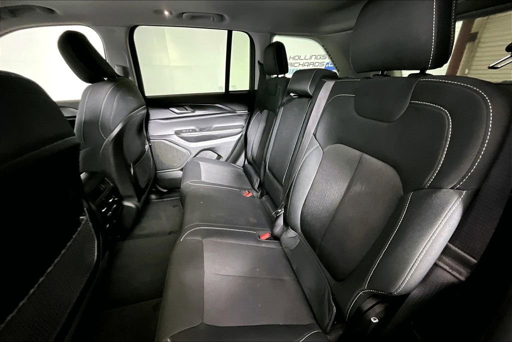 Used 2023 Jeep Grand Cherokee Laredo X image 21