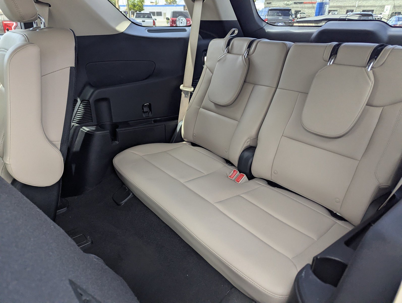 Certified 2021 Ford Explorer XLT w/ Equipment Group 202A RWD image 8