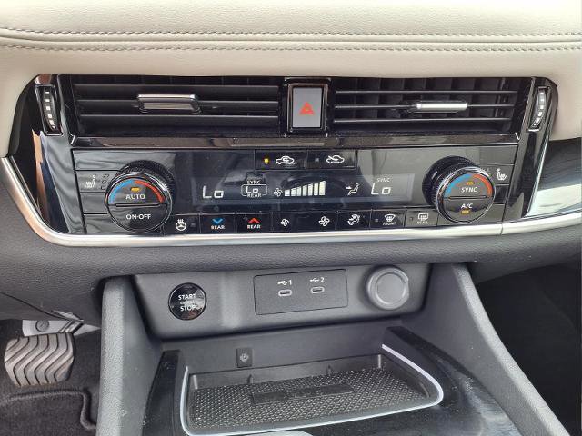 Used 2025 Nissan Rogue SL w/ Tech Package FWD image 23