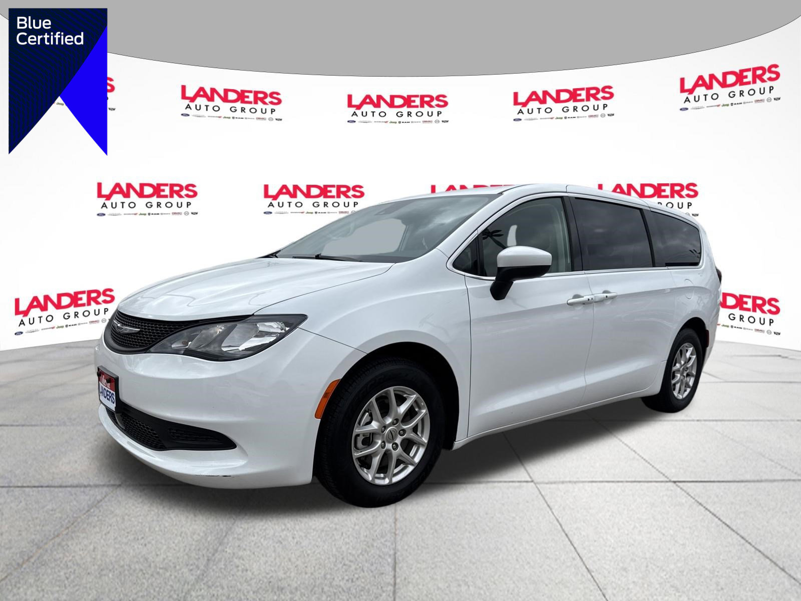 Used 2023 Chrysler Voyager LX image 1