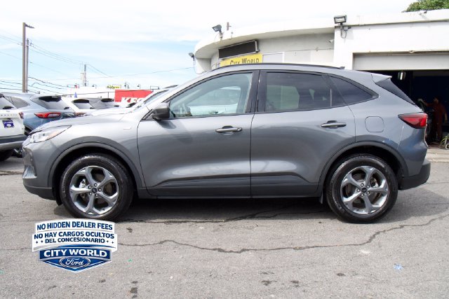 Certified 2025 Ford Escape ST-Line Select AWD/4WD image 7