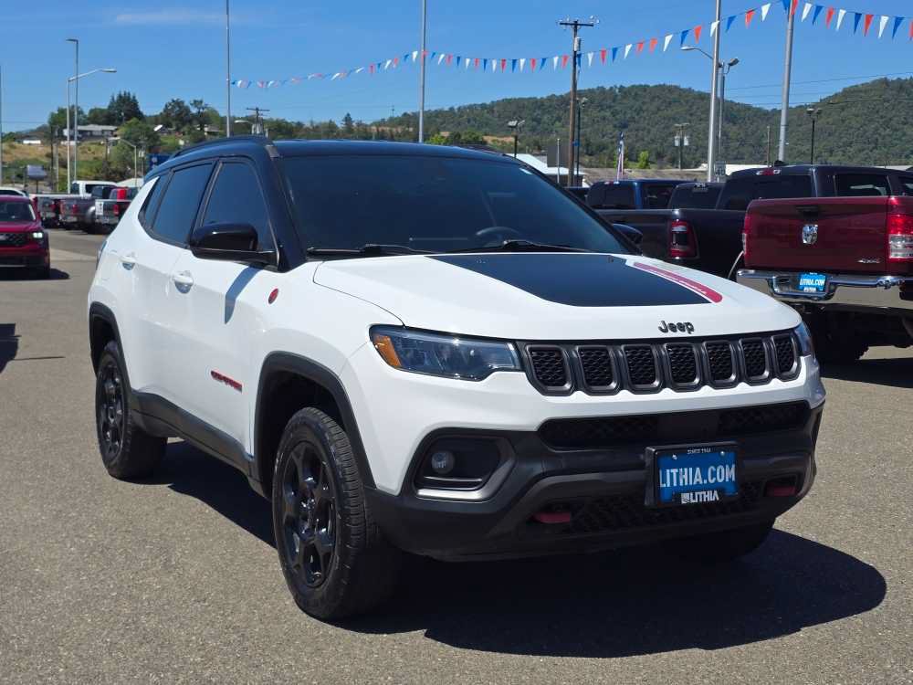 Used 2023 Jeep Compass Trailhawk w/ Trailhawk Convenience Group AWD/4WD image 7