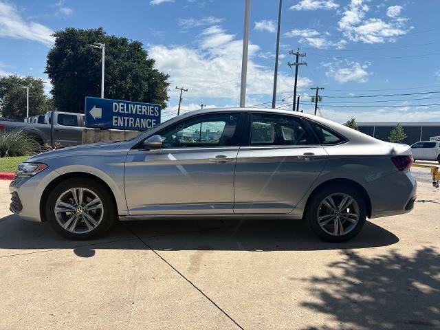 Used 2024 Volkswagen Jetta SE FWD image 4