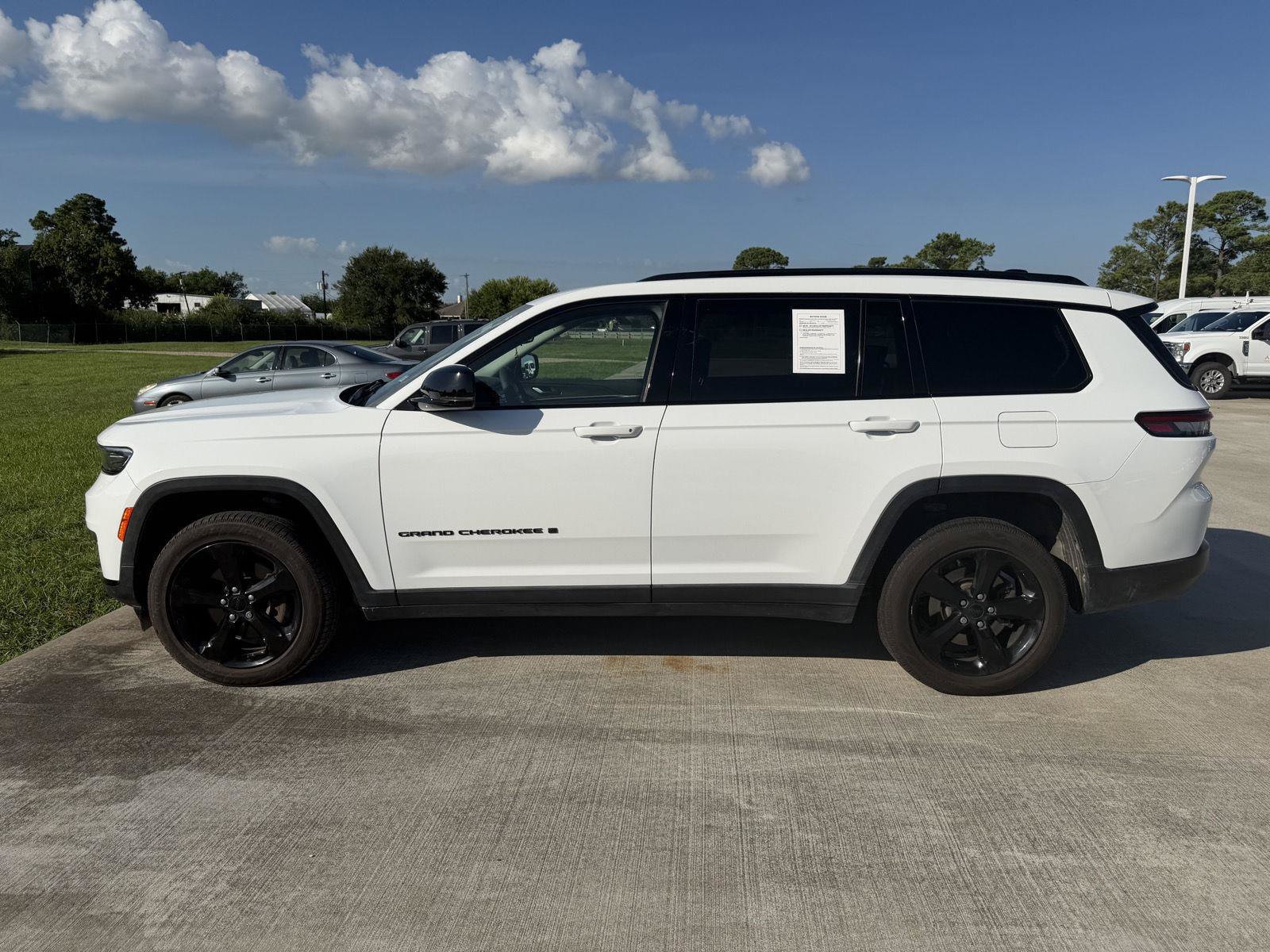 Used 2023 Jeep Grand Cherokee L Limited w/ Black Appearance Package RWD image 5