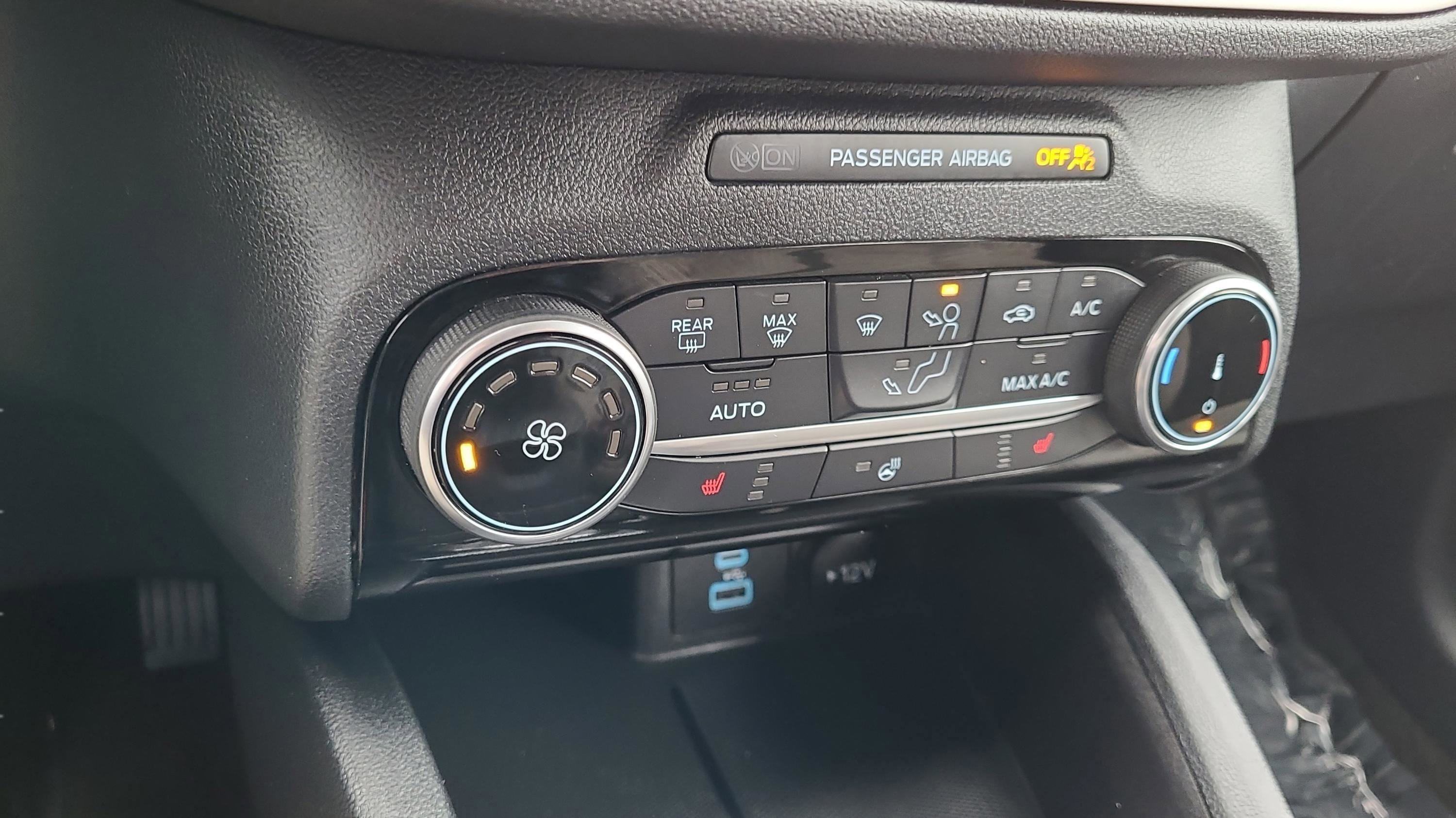 Certified 2022 Ford Escape SE w/ Cold Weather Package image 13