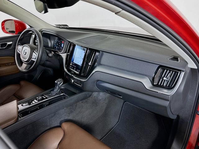 Used 2019 Volvo XC60 T5 Momentum w/ Multimedia Package image 22