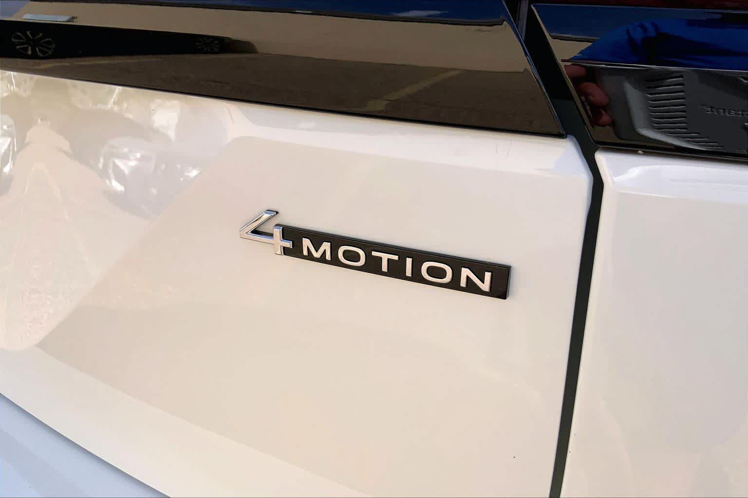 Used 2024 Volkswagen Atlas Peak Edition SE AWD/4WD image 10
