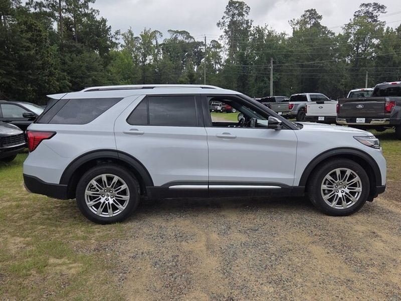 Certified 2025 Ford Explorer Platinum RWD image 14