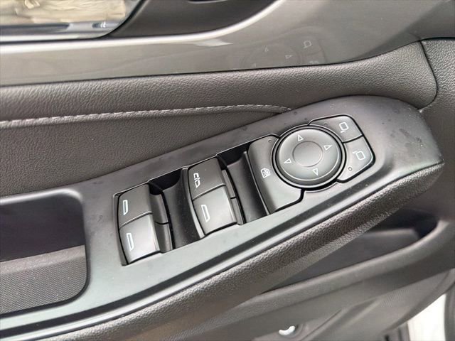 Used 2023 Chevrolet Traverse LT image 25