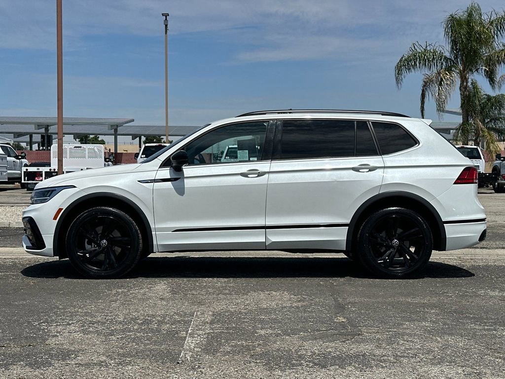 Used 2023 Volkswagen Tiguan SE R-Line AWD/4WD image 2
