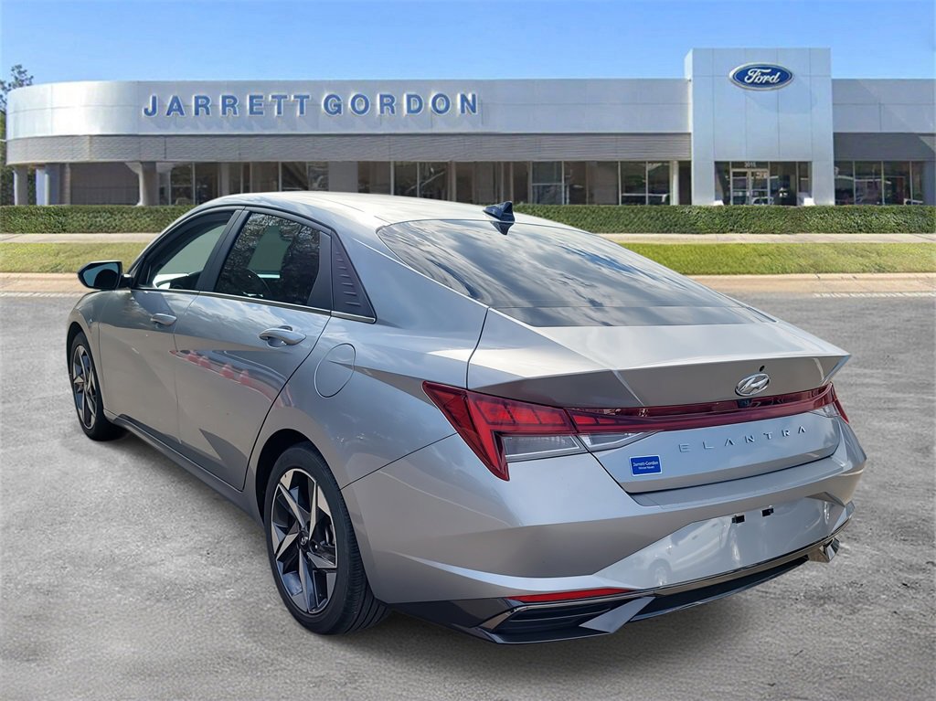 Used 2022 Hyundai Elantra SEL w/ Convenience + Premium Package image 2