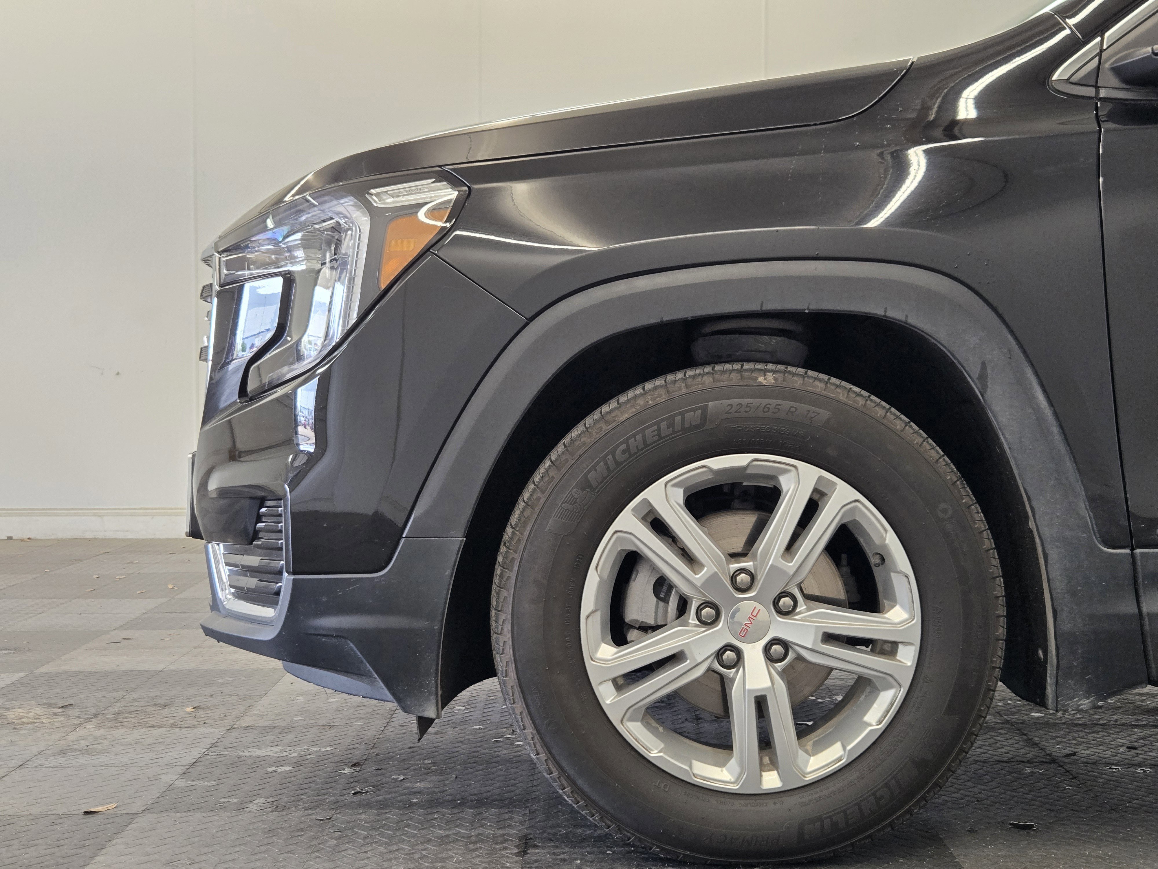 Used 2024 GMC Terrain SLE FWD image 9
