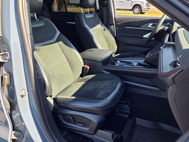 Certified 2025 Ford Explorer ST image 17