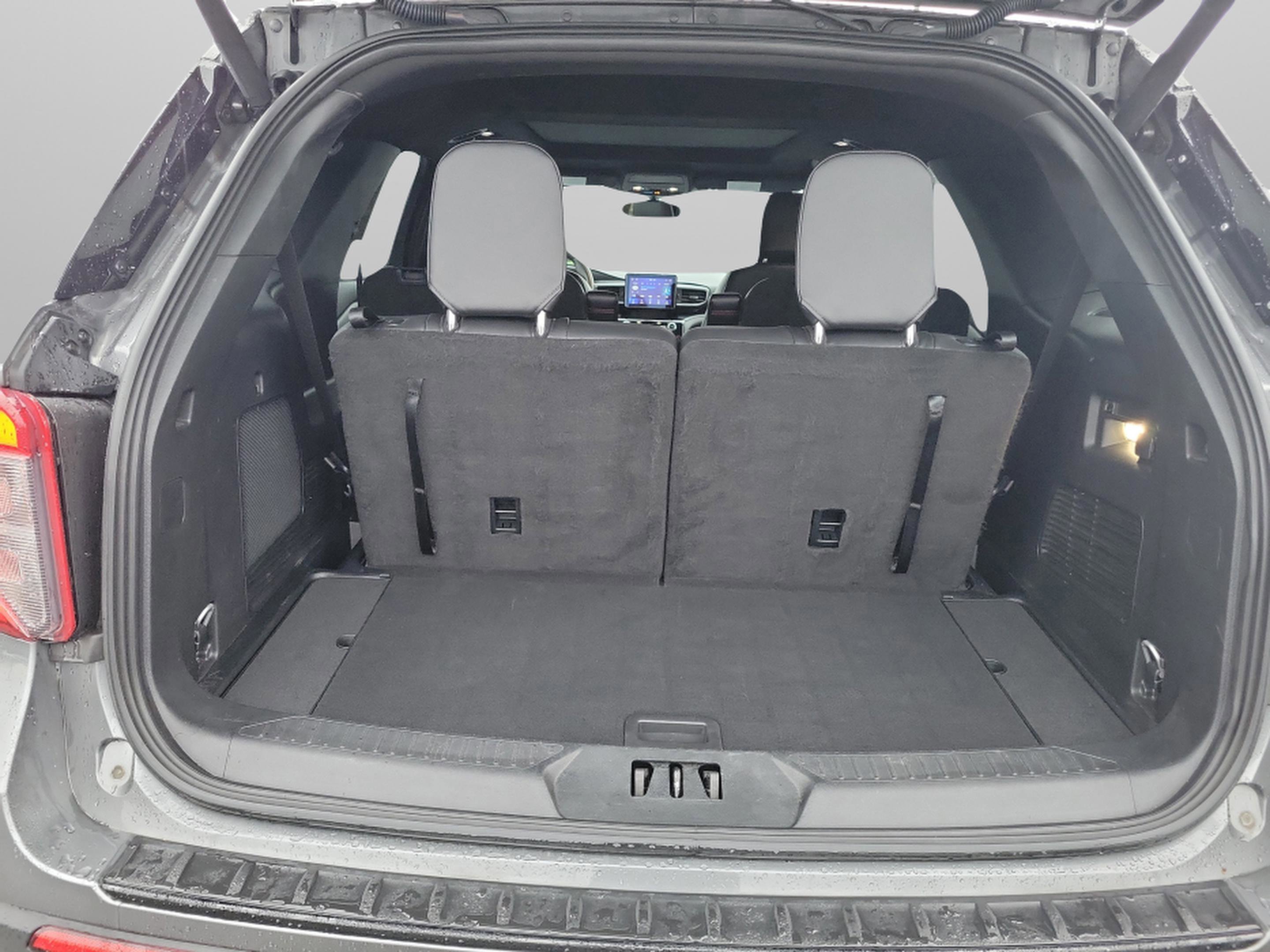 Certified 2023 Ford Explorer ST-Line w/ Class IV Trailer Tow Package image 11