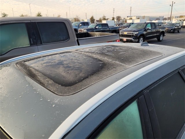 Used 2017 Volvo V90 T6 Cross Country image 8