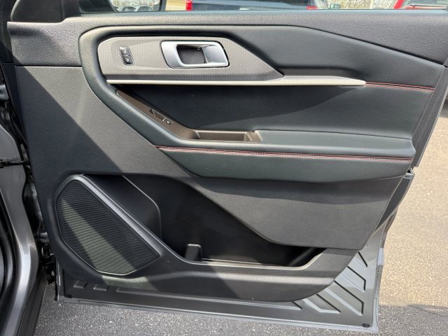 Certified 2025 Ford Explorer ST-Line w/ ST-Line Street Pack image 25