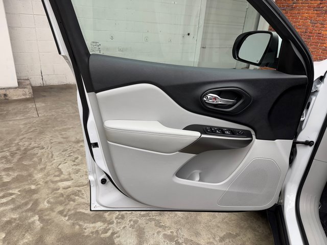 Used 2020 Jeep Cherokee Latitude Plus w/ Cold Weather Group image 11