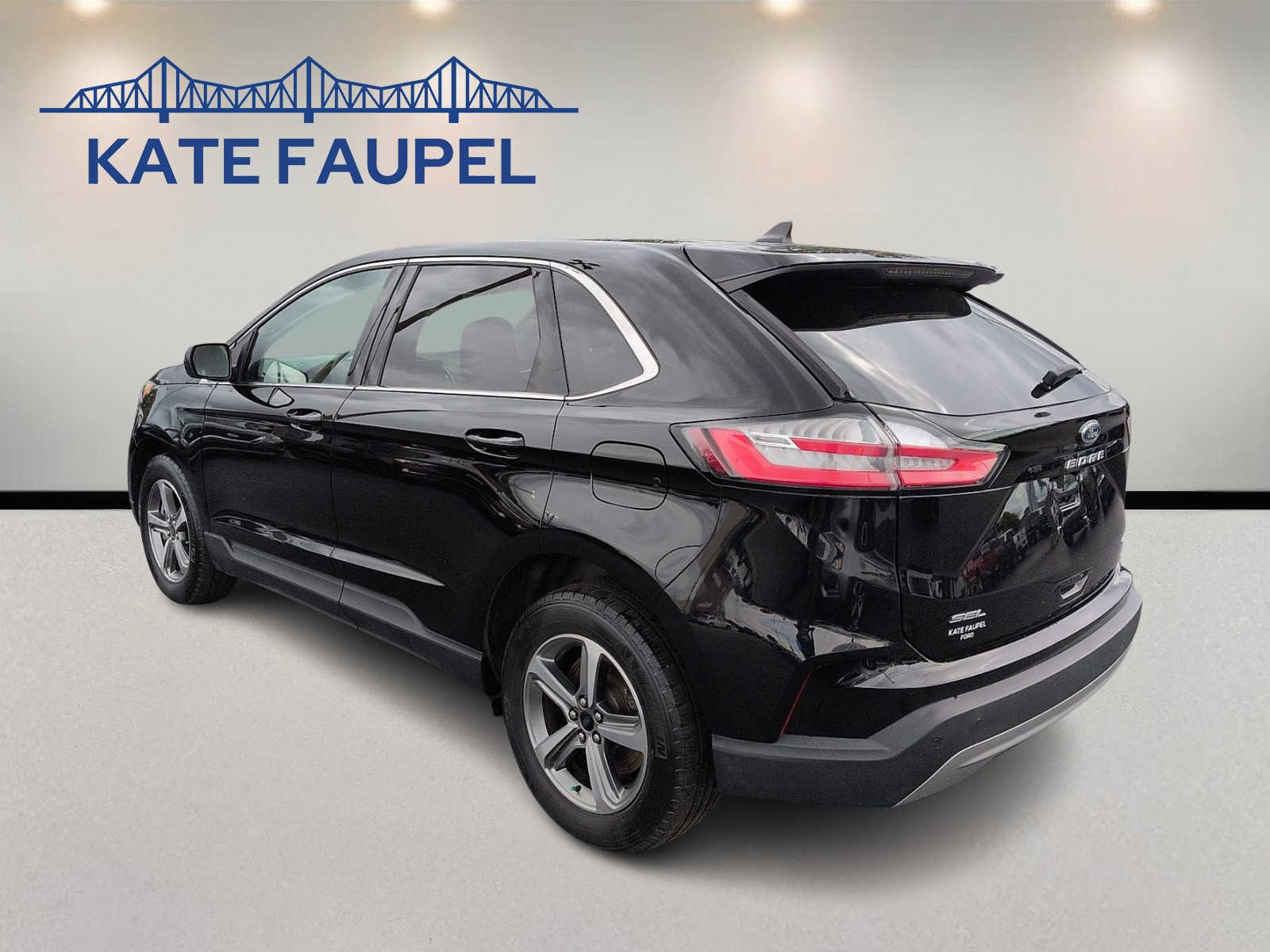 Certified 2024 Ford Edge SEL w/ Convenience Package AWD/4WD image 5