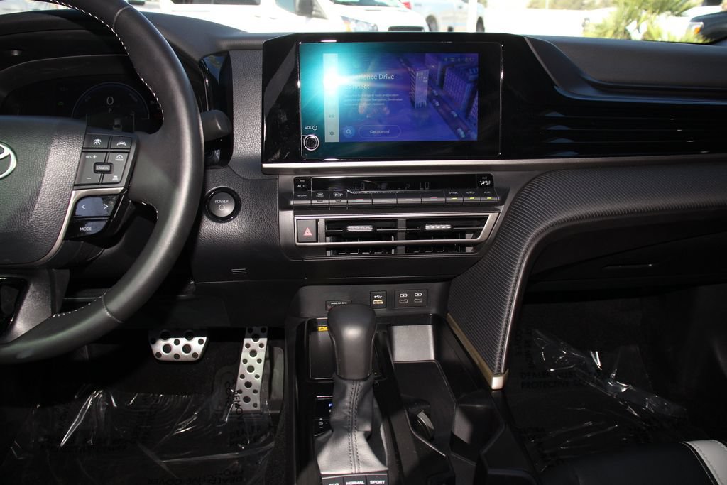 Used 2025 Toyota Camry SE FWD image 18