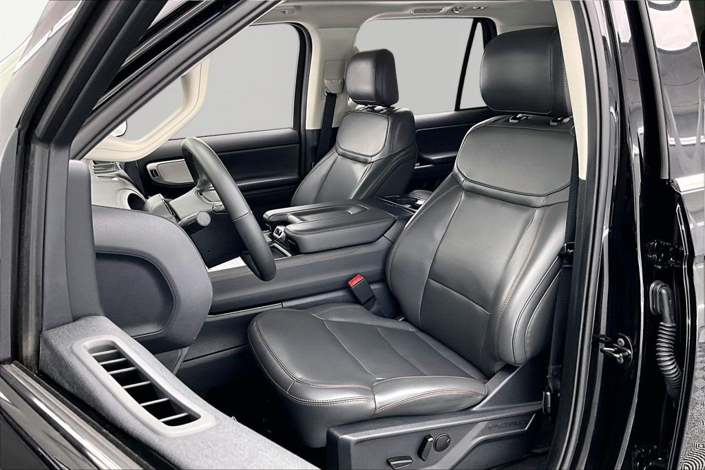 Certified 2025 Ford Expedition Active AWD/4WD image 25