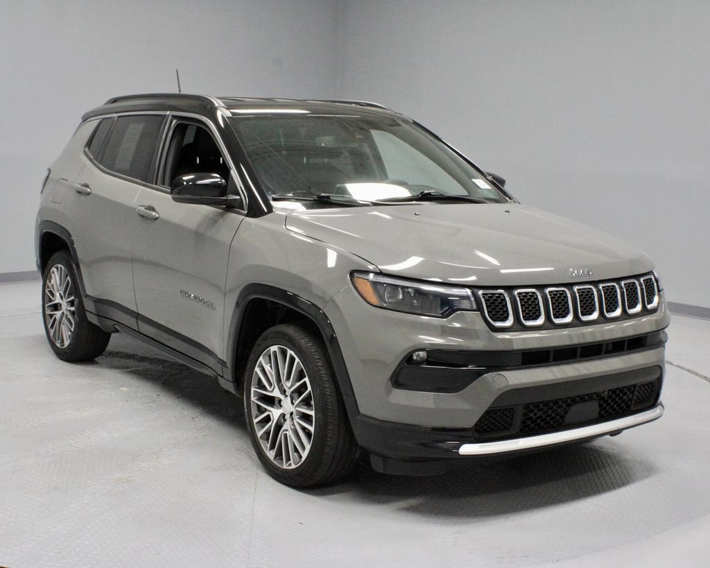 Used 2023 Jeep Compass Limited w/ Elite Group AWD/4WD image 1