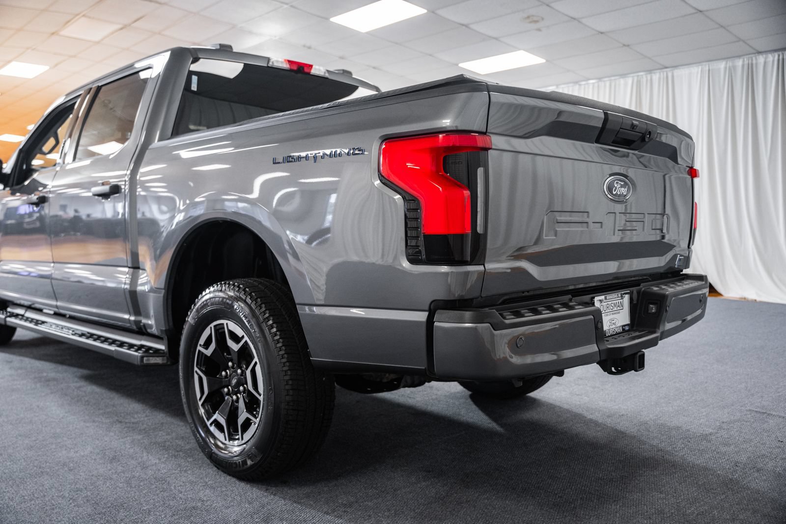 Certified 2023 Ford F150 Lightning XLT AWD/4WD image 6