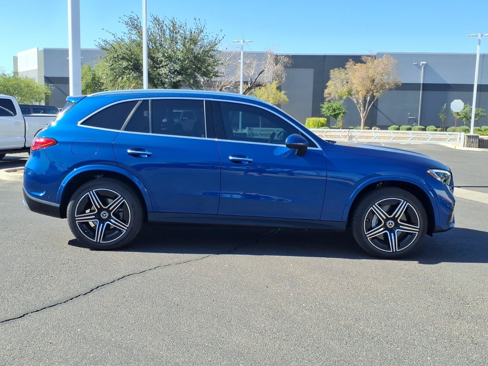 Used 2023 Mercedes-Benz GLC 300 image 6