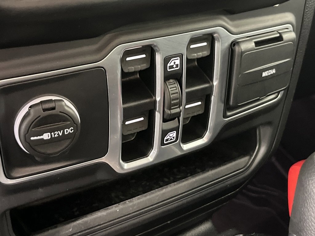 Used 2020 Jeep Wrangler Unlimited Sahara image 22