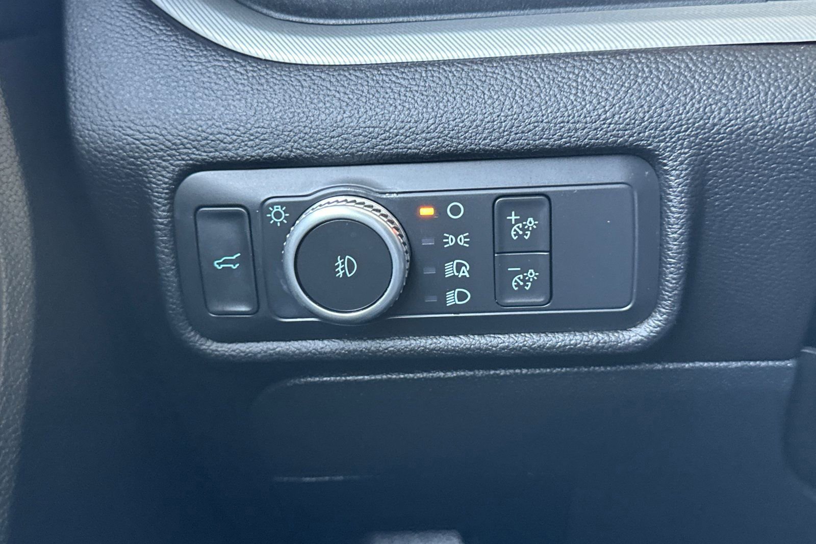 Certified 2022 Ford Explorer XLT w/ Equipment Group 202A image 41