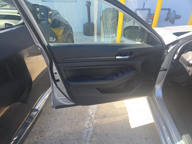 Used 2024 Nissan Altima 2.5 SV FWD image 22