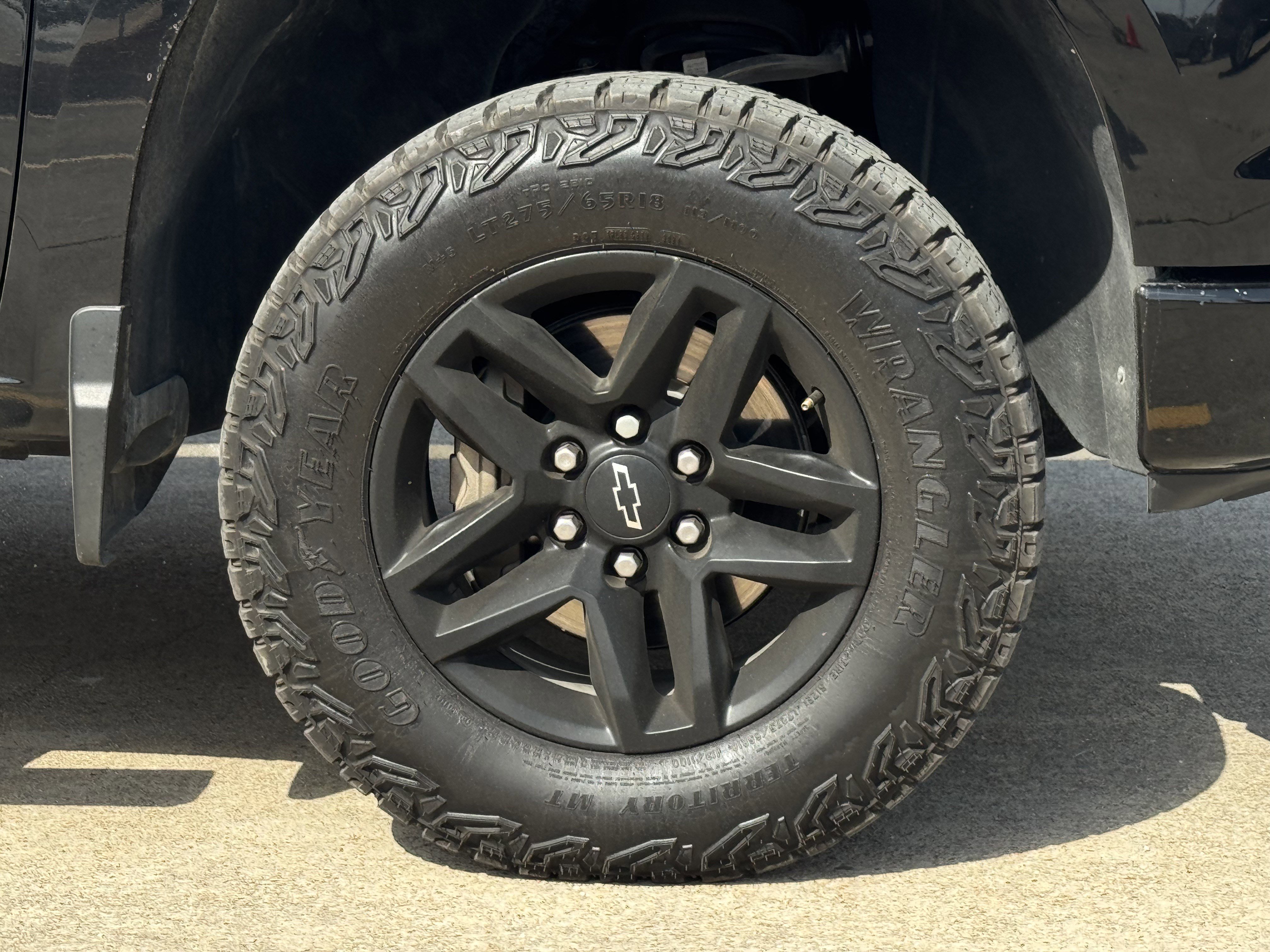 Used 2025 Chevrolet Silverado 1500 Custom Trail Boss w/ LPO, Dark Essentials Package image 9