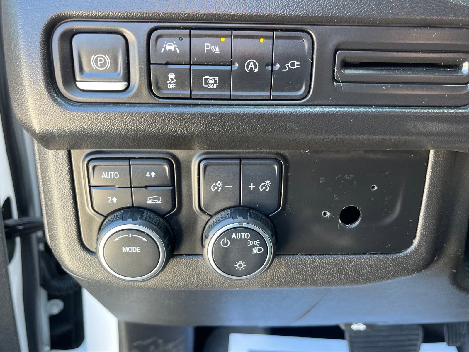 Used 2022 Chevrolet Suburban RST w/ Luxury Package image 16